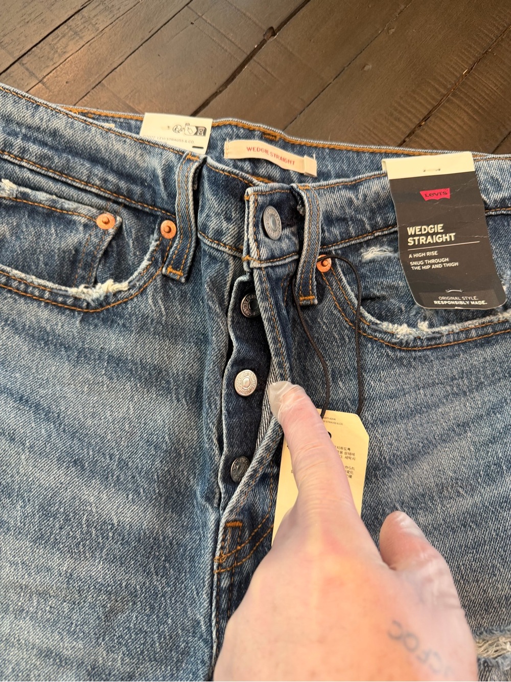 🔥NWT LEVI’S Wedgie Straight leg Jeans size 27Wx28L Women’s Brand new - Picture 6 of 9